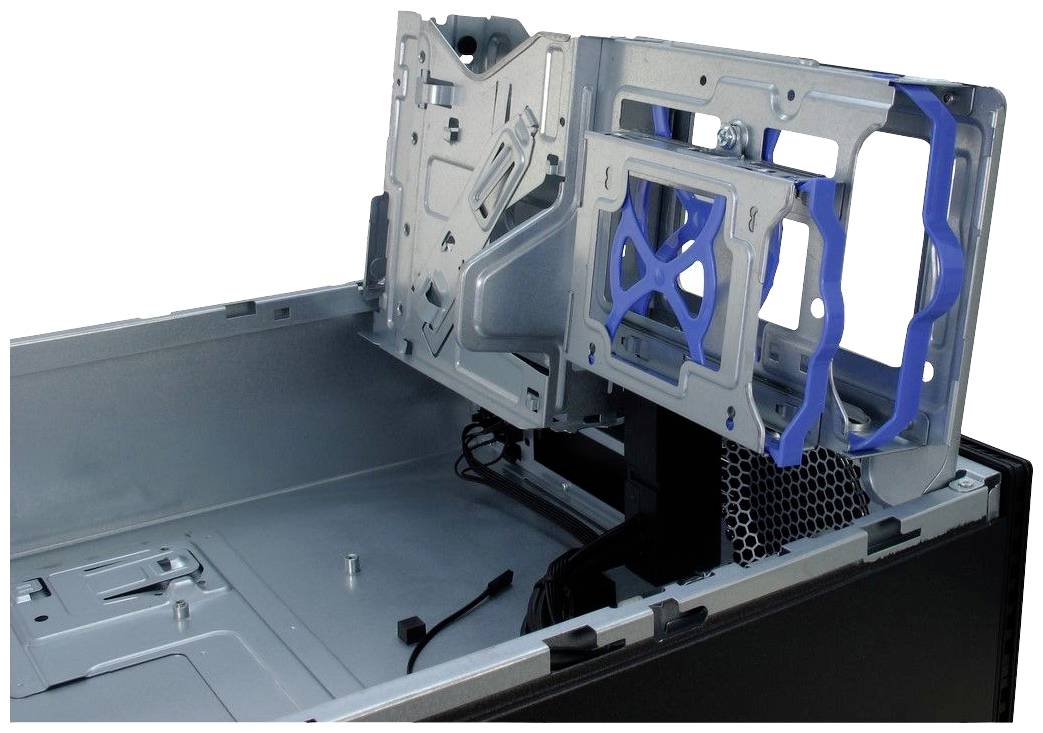 Ein offenes Computergehäuse zeigt den leeren Innenraum mit Halterungen für Festplatten und Kabelmanagementmöglichkeiten.