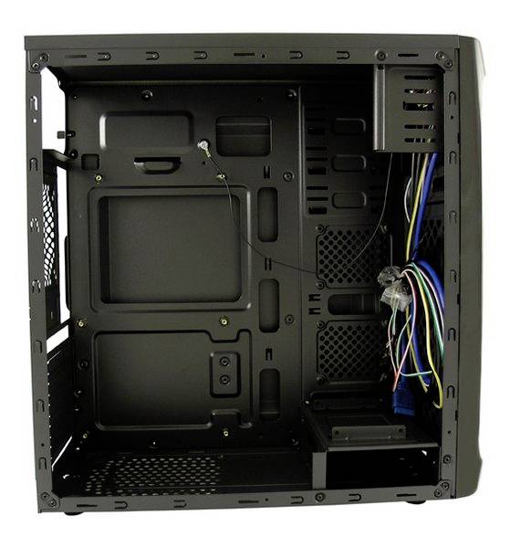 Ein offenes PC-Gehäuse zeigt die interne Struktur mit Kabeln und Montageplätzen für Hardwarekomponenten.