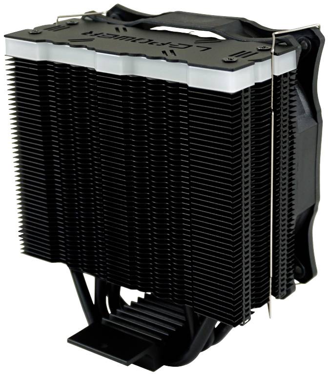 Ein schwarzer Computer-Kühlkörper mit mehreren Lamellen und einem Lüfter auf der Seite zur Wärmeableitung in PC-Gehäusen.