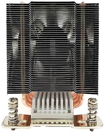 Ein CPU-Kühler mit Kupfer-Heatpipes und Aluminiumlamellen. Stehende Ansicht zeigt komplizierte Kühlstruktur, wichtig für Wärmeableitung.