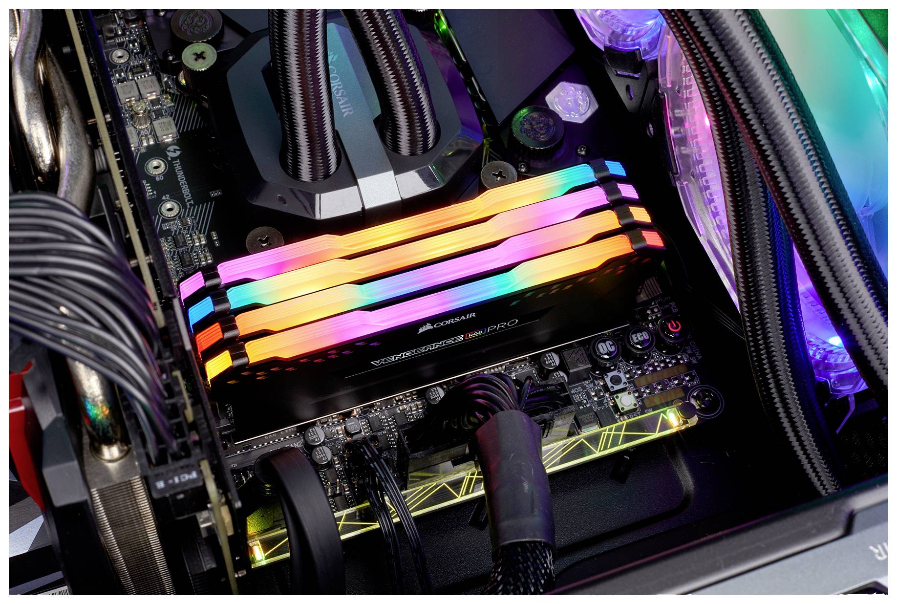 Corsair CMW64GX4M4E3200C16 PC-Arbeitsspeicher Kit DDR4 64GB 4 x 16GB 3200MHz 288pin DIMM CMW64GX4M4E3200C16