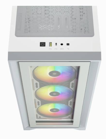 Ein weißes Computergehäuse mit einem Glasfenster zeigt drei leuchtende RGB-Lüfter. Oben befinden sich USB- und Audioanschlüsse.
