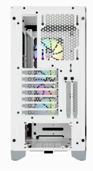 Rückansicht eines weißen Computergehäuses mit mehreren leuchtenden Lüftern und erweiterbaren Steckplätzen.