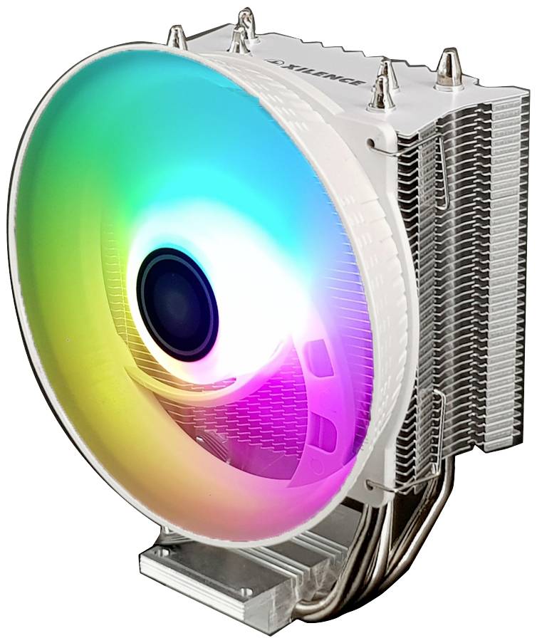 PC-Lüfter mit beleuchteten RGB-Farben, montiert auf einem Kühler mit mehreren Wärmerohren und Kühlrippen.