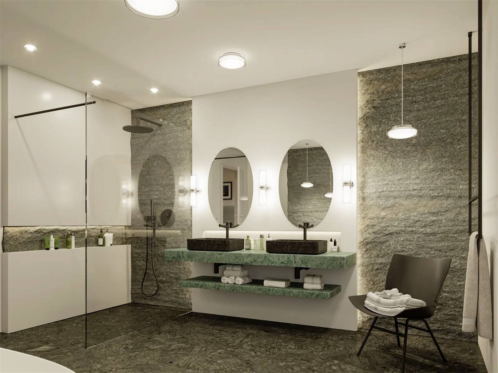 Modernes Badezimmer mit zwei ovalen Spiegeln, schwarzer Doppelwaschbecken und Regendusche. Schlichte, elegante Einrichtung.