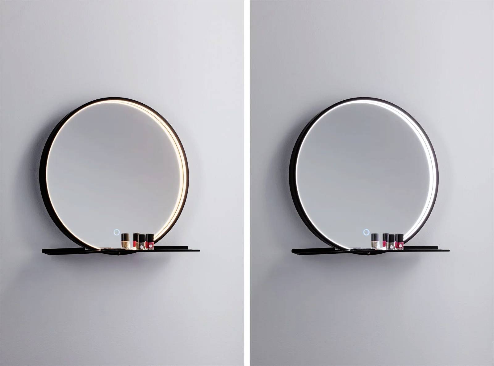 Zwei runde Spiegel an der Wand, einer mit warmem Licht, der andere mit kühlem Licht. Darunter stehen vier Nagellackflaschen.