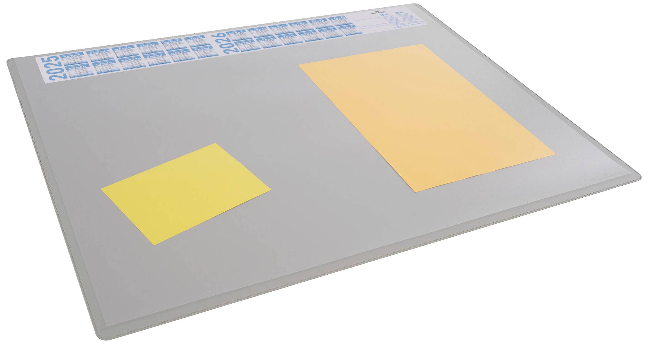 Ein weißes Blatt mit zwei darauf liegenden Blättern, ein gelbes Notizpapier und ein größeres orangefarbenes Blatt. Oben links ist teilweise ein Kalender von 2023 sichtbar.