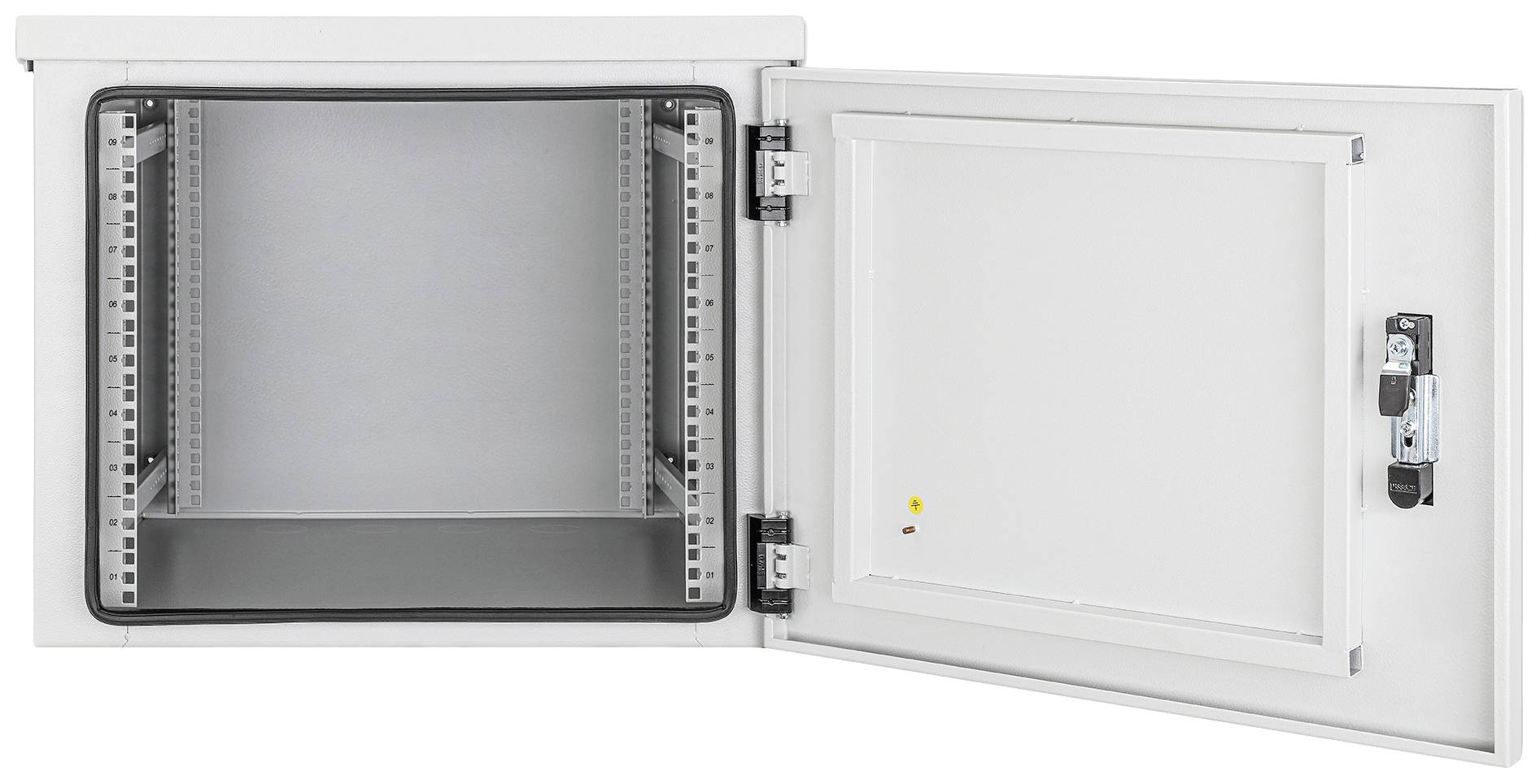 Metallschrank mit geöffneter Tür, zeigt leeren Innenraum. Tür mit Schloss und Griff. Geeignet für Lagerung oder Aufbewahrung.