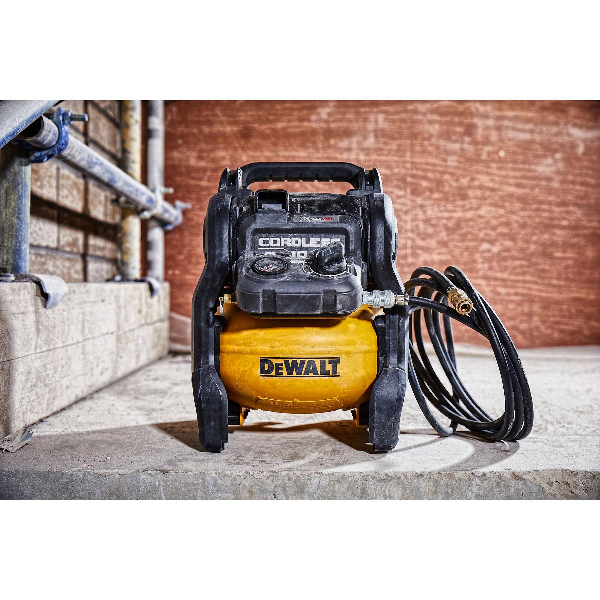 Dewalt Akku-Druckluft-Kompressor