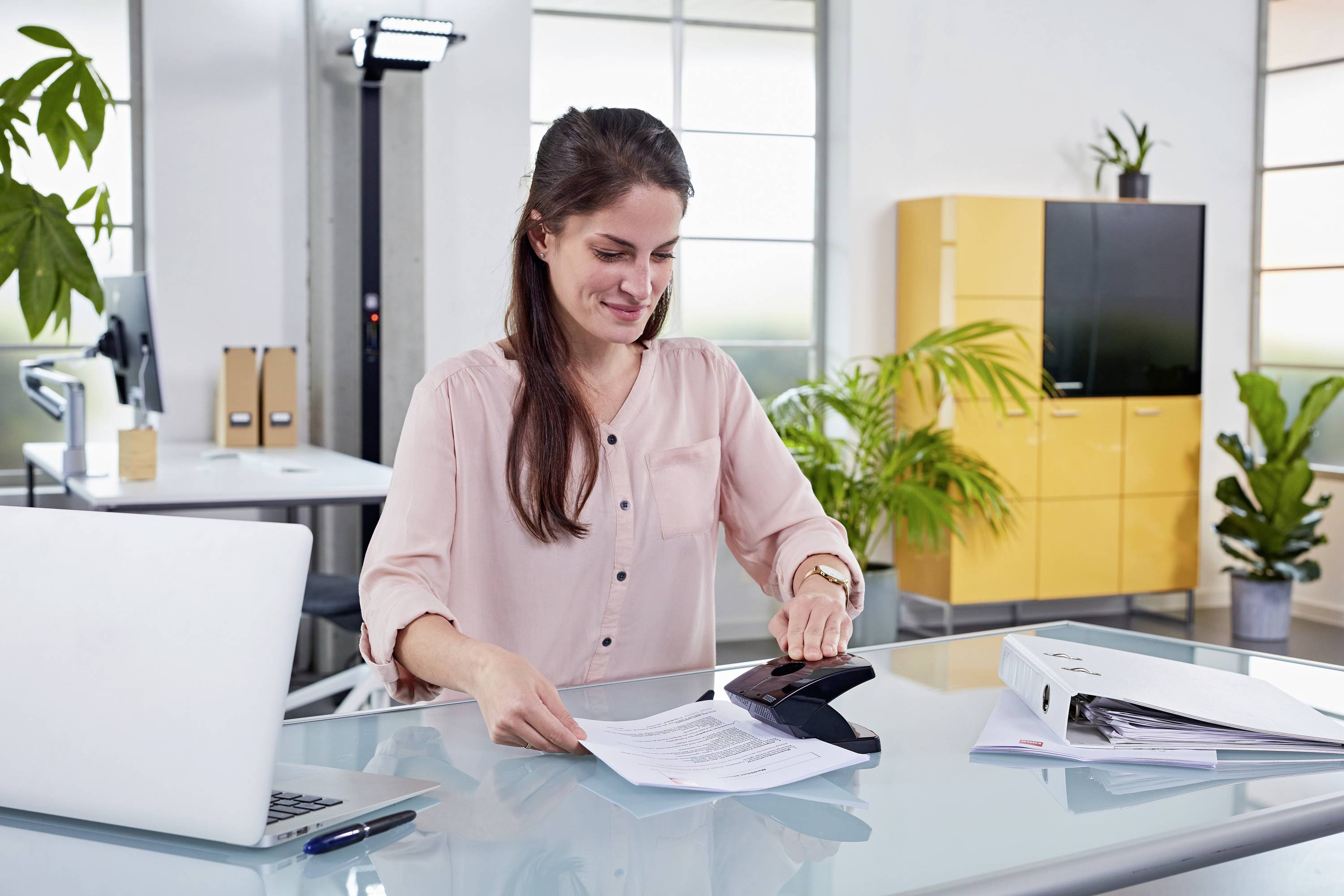 Novus Office 025-0614 Bürolocher B 230 Schwarz max. Einstellformat: DIN A4 30 Bl. (80 g/m²)