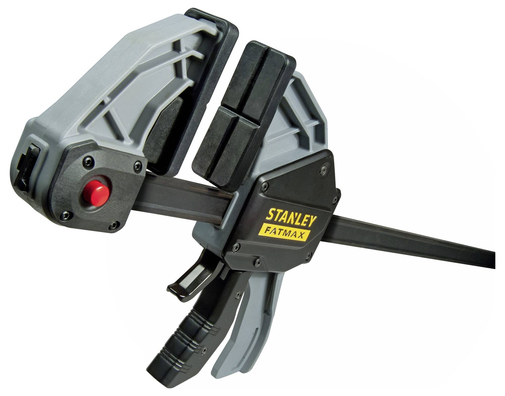 Eine graue Stanley Fatmax Zwinge mit schwarzem, rutschfestem Griff. Sie hat einen roten Knopf und wird zum sicheren Fixieren von Werkstücken verwendet.