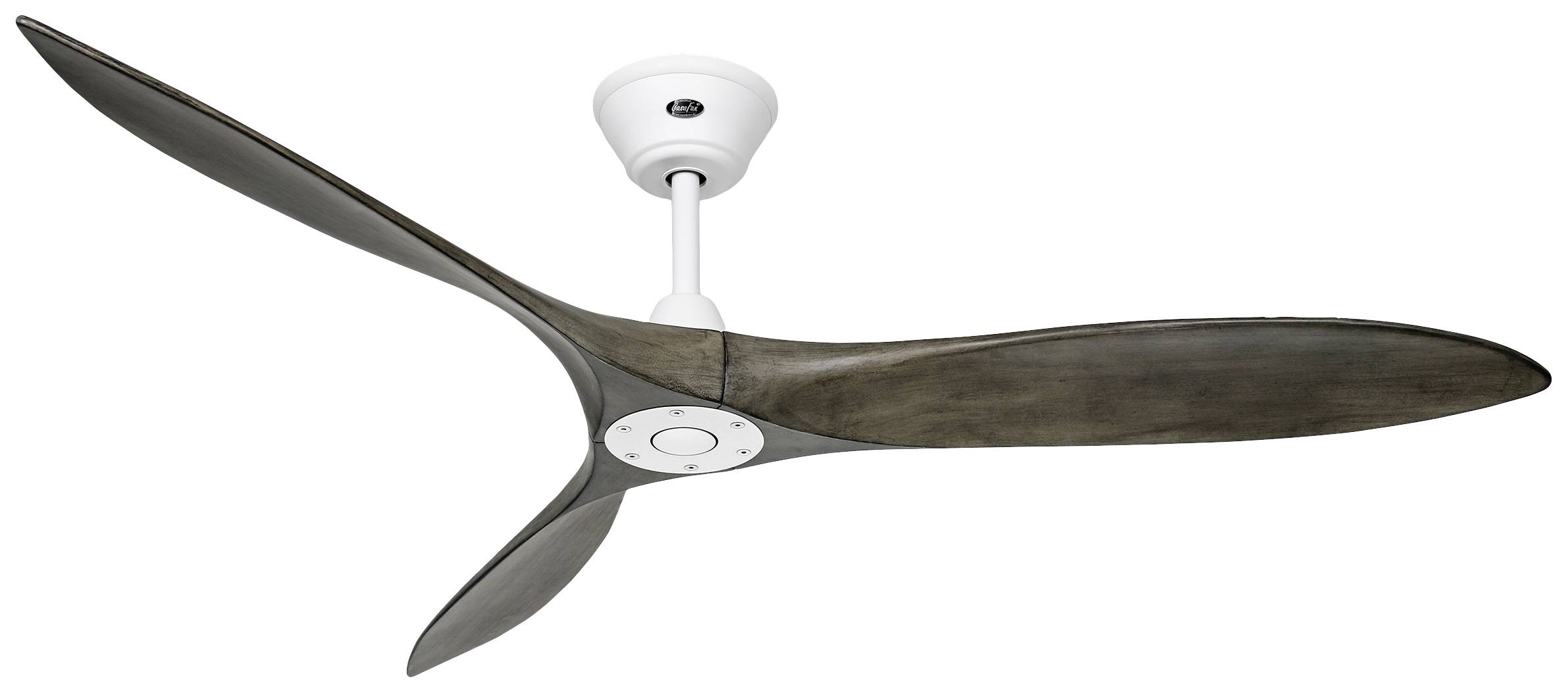 Ein moderner Deckenventilator mit drei dunkelbraunen Flügeln und einem weißen Mittelstück, montiert an einem weißen Stab.