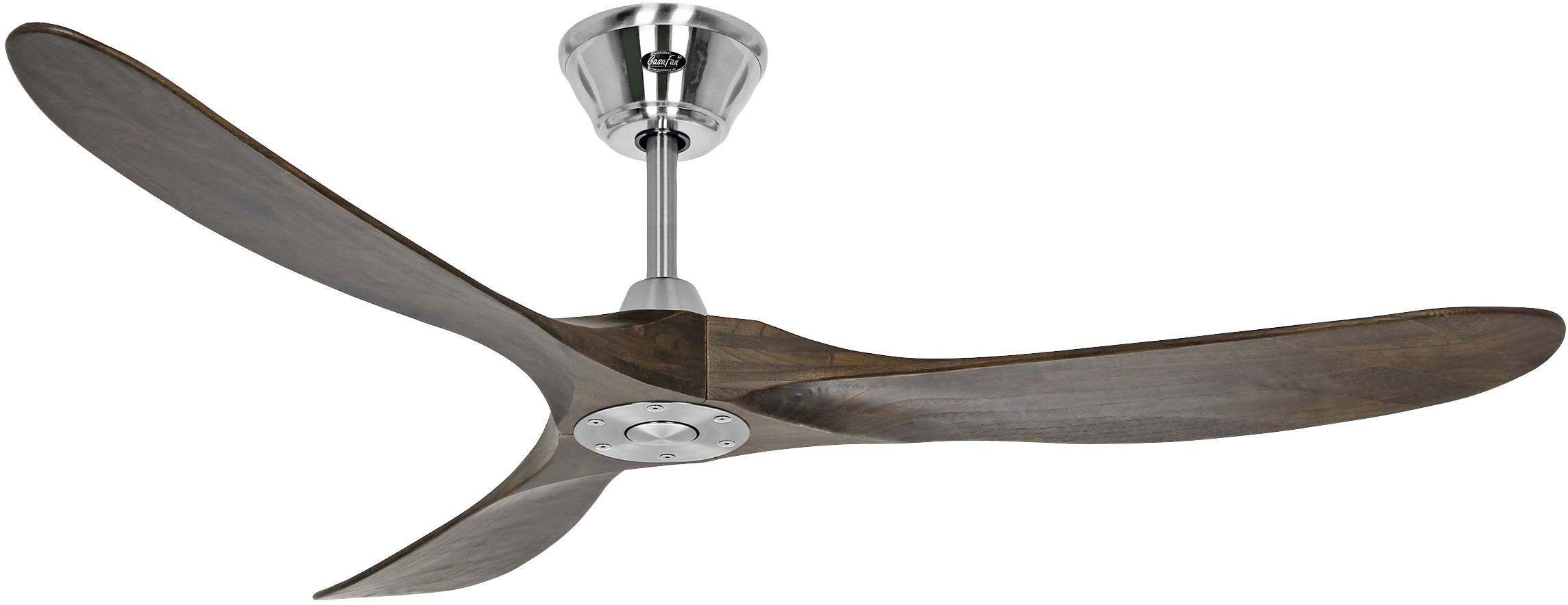 Deckenventilator mit drei dunklen, geschwungenen Holzflügeln und einer silbernen Metallhalterung, hängt an der Decke.