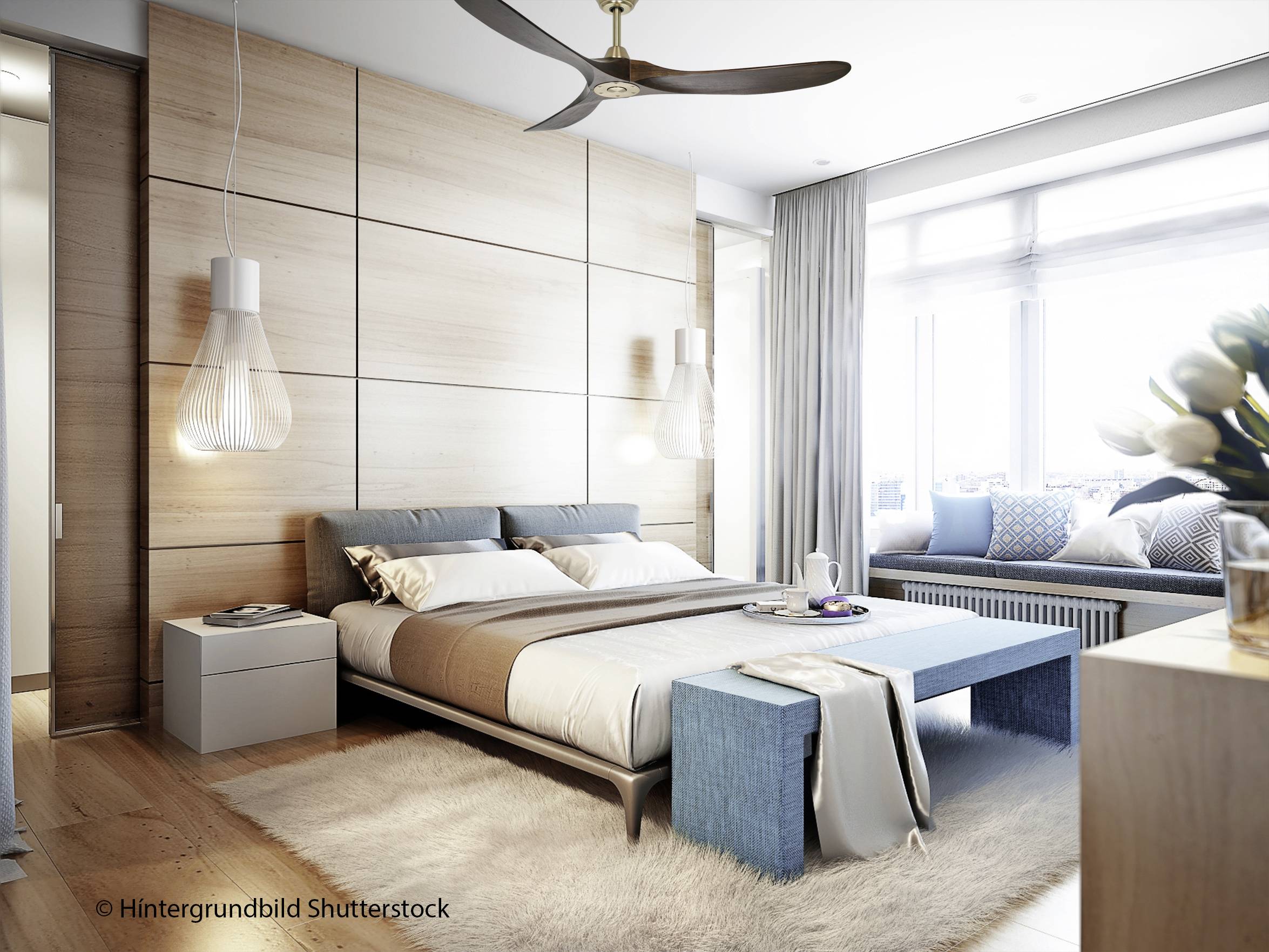 Ein modernes Schlafzimmer mit einem großen Bett, Holzwänden, einer Pendelleuchte und einem großen Fenster mit Sitzbereich.