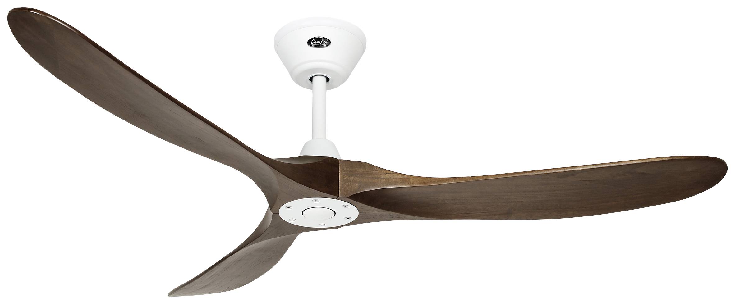 Dreiflügeliger Deckenventilator mit braunen Holzflügeln und weißem Gehäuse, an der Zimmerdecke montiert.