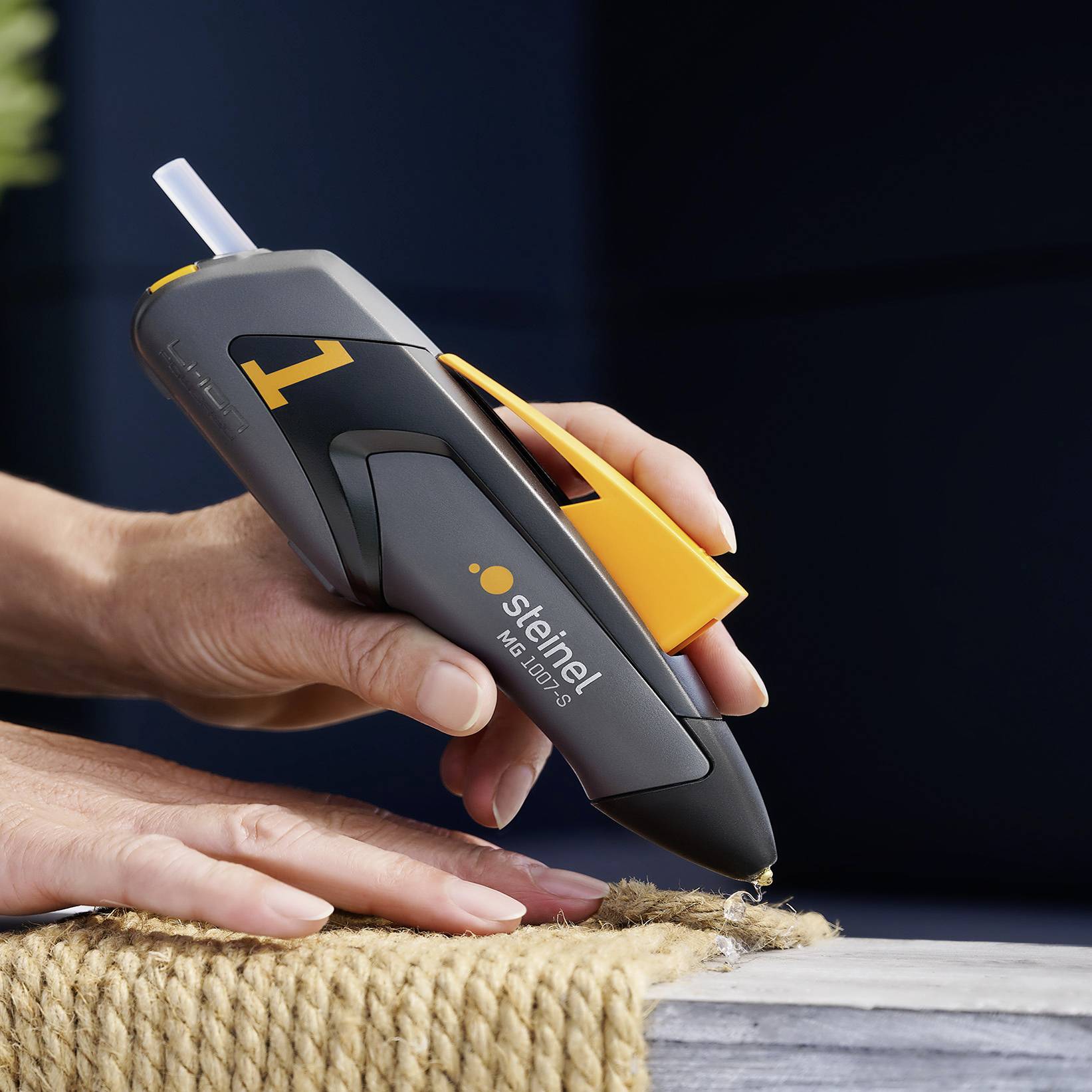 Steinel Mobileglue 1007-S A Akku-Heißklebestift inkl. Ladegerät, inkl. Ladekabel, inkl. Ladestand-Anzeige, Eco-Modus 7mm 30W 3.6V