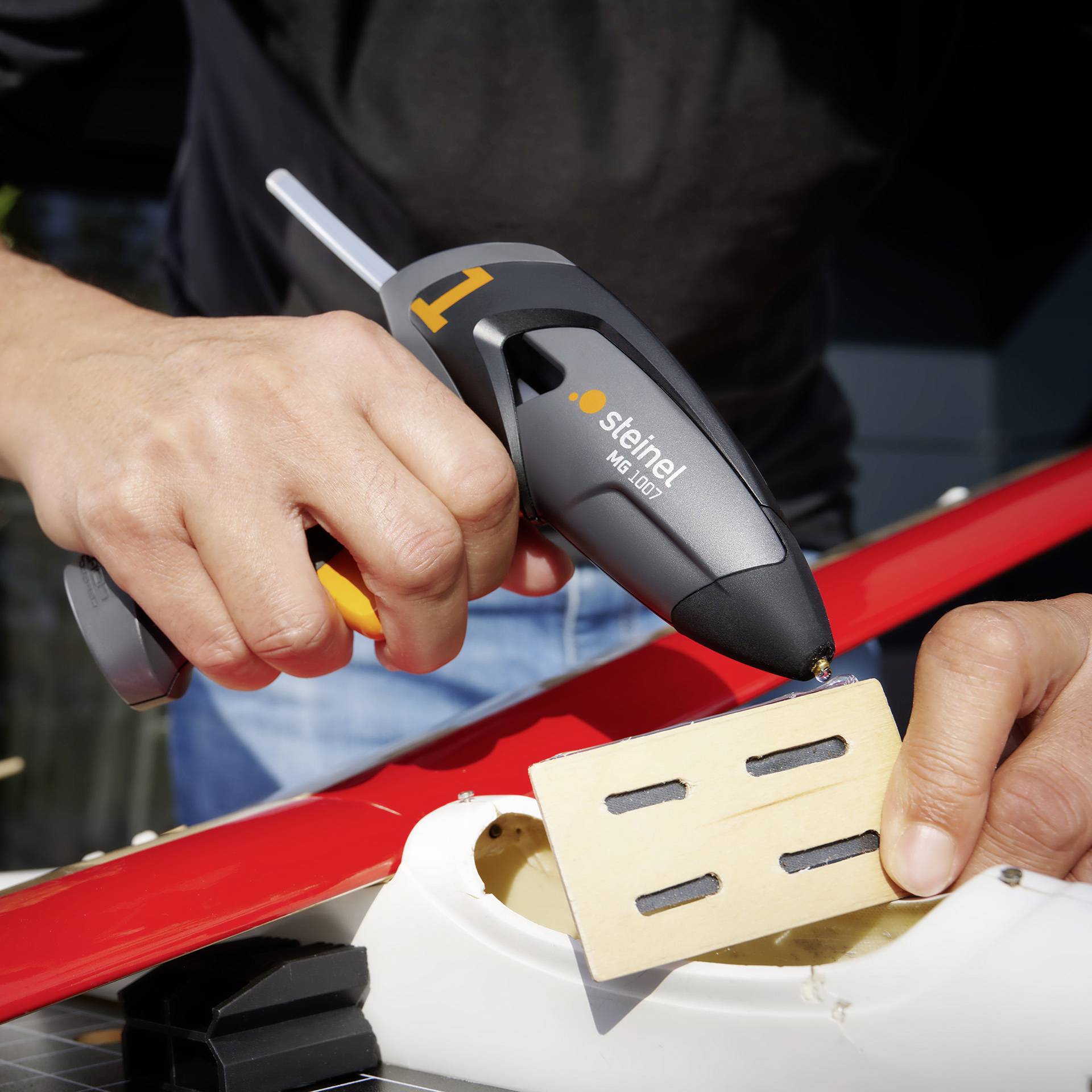 Steinel Mobileglue 1007 Akku Heißklebepistole inkl. Ladegerät, inkl. Ladekabel, inkl. Ladestand-Anzeige, Eco-Modus 7mm 30W 3.6V