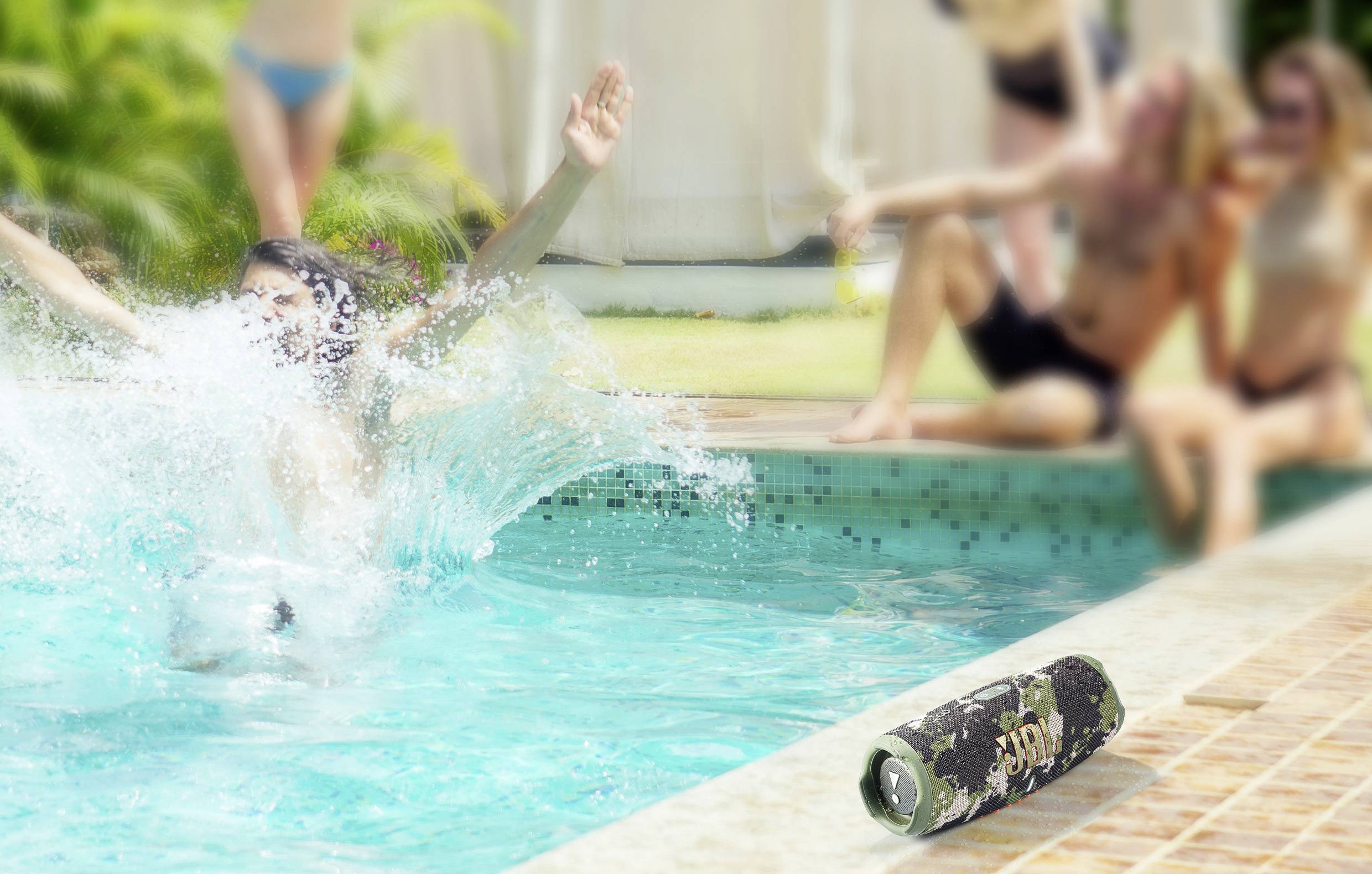 Charge 5 Bluetooth® Lautsprecher Outdoor, staubfest, Wasserfest Camouflage