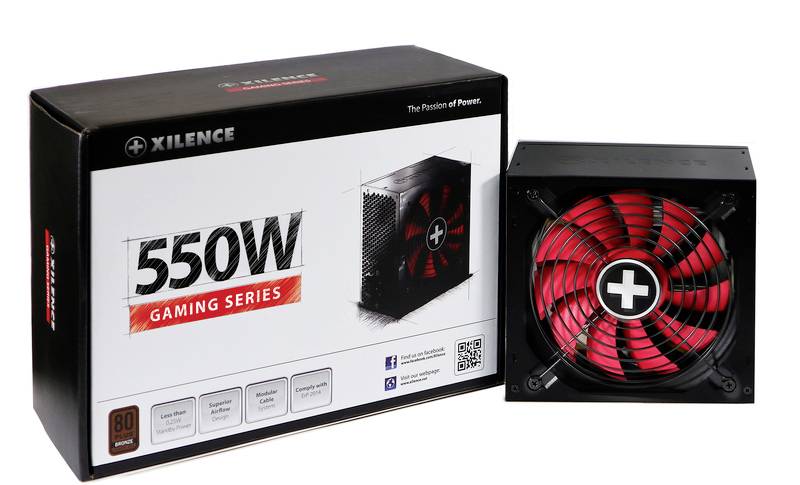 Netzteil der Marke Xilence mit 550W Leistung aus der Gaming-Serie. Verpackung zeigt Abbildung des Produkts mit rotem Lüfter.