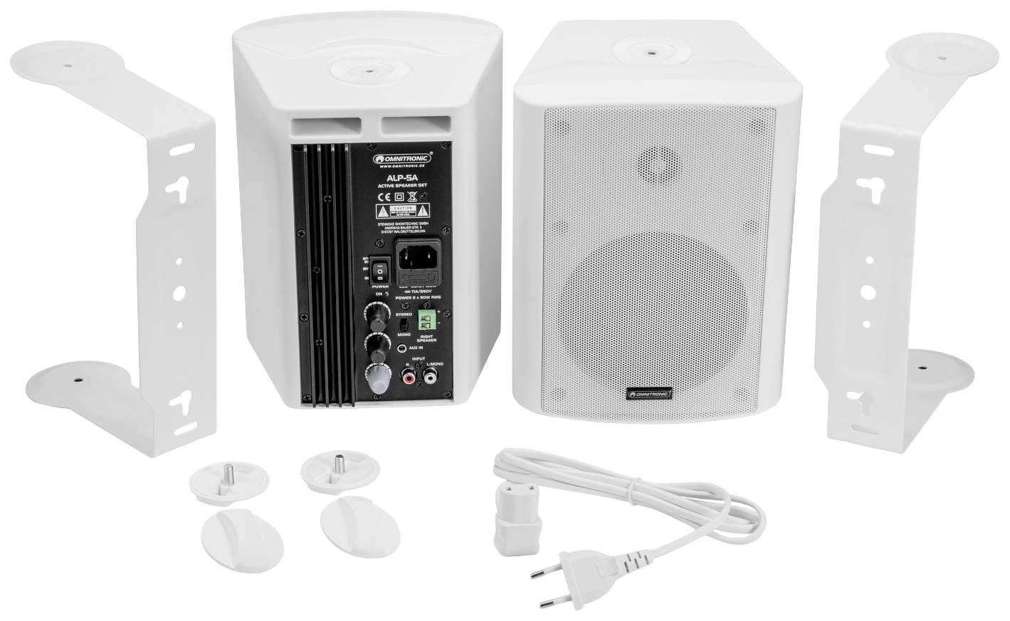 Zwei weiße Lautsprecher, Wandhalterungen, Kabel und Befestigungsmaterial. Einer der Lautsprecher zeigt die Rückseite mit Anschlüssen.