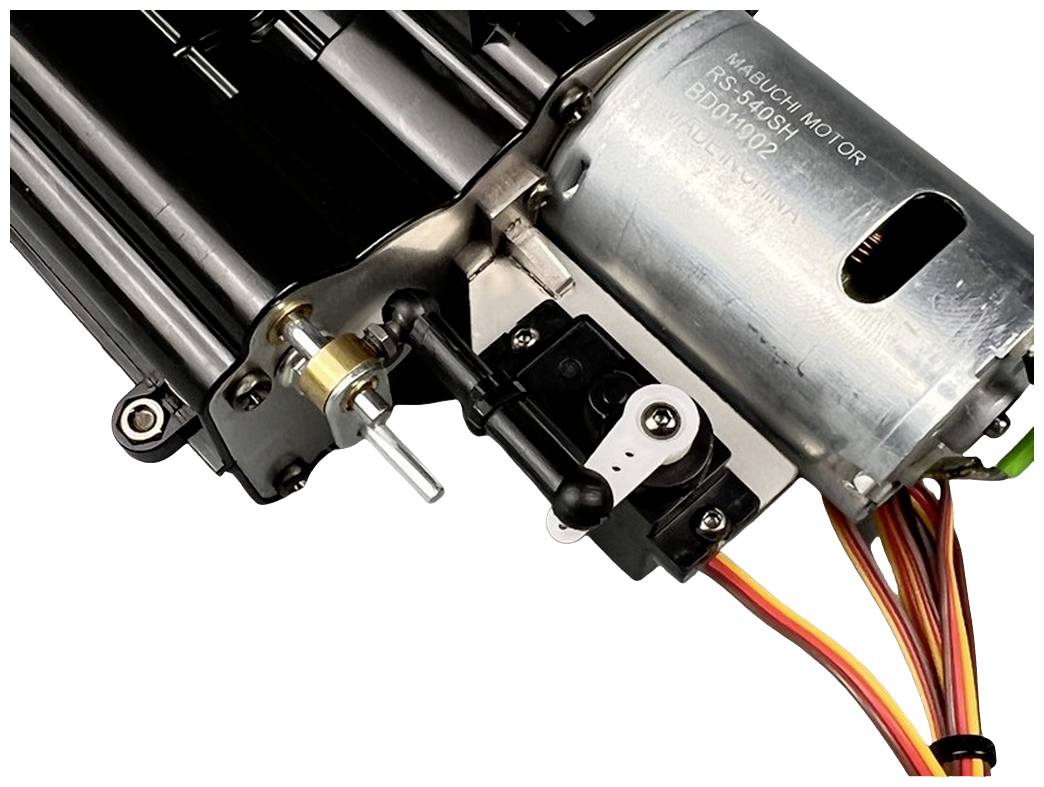 Detailaufnahme eines Elektromotors mit einem Getriebemechanismus und mehreren Kabelverbindungen, geeignet für technische Anwendungen.