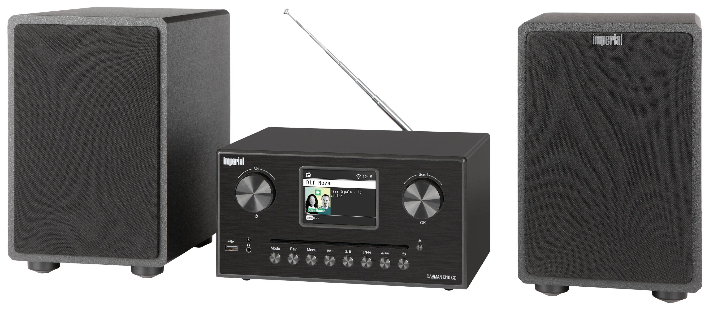 Stereoanlage mit zwei Lautsprechern, einem zentralen Gerät mit Display und Antenne, zeigt Musikwiedergabe an.