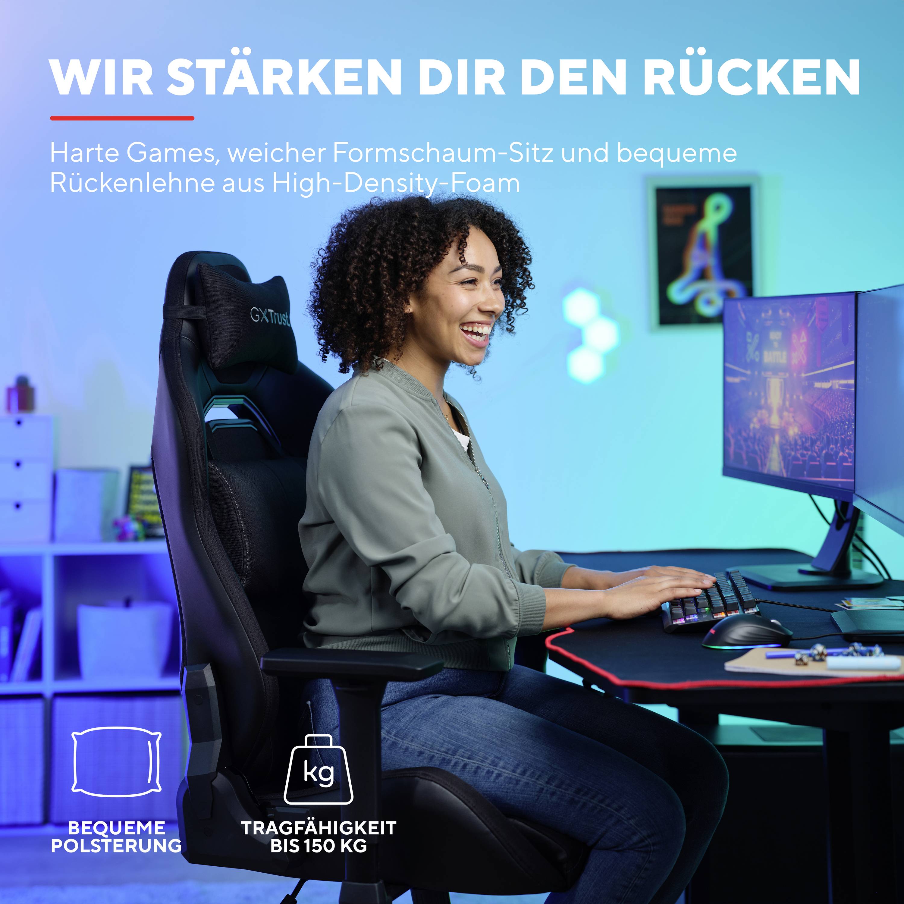 Werbung für einen Gaming-Stuhl. Frau sitzt lächelnd am Schreibtisch, spielt am Computer. Text: 'Wir stärken dir den Rücken.'