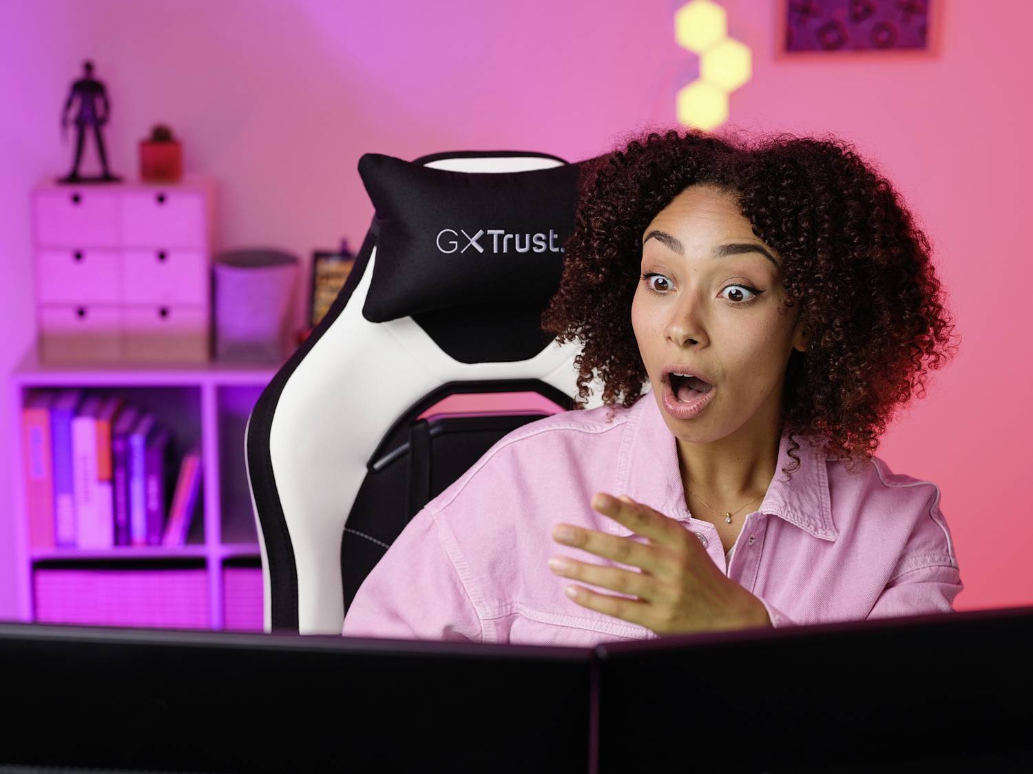 Trust GXT714 RUYA Gaming-Stuhl Schwarz/Weiß