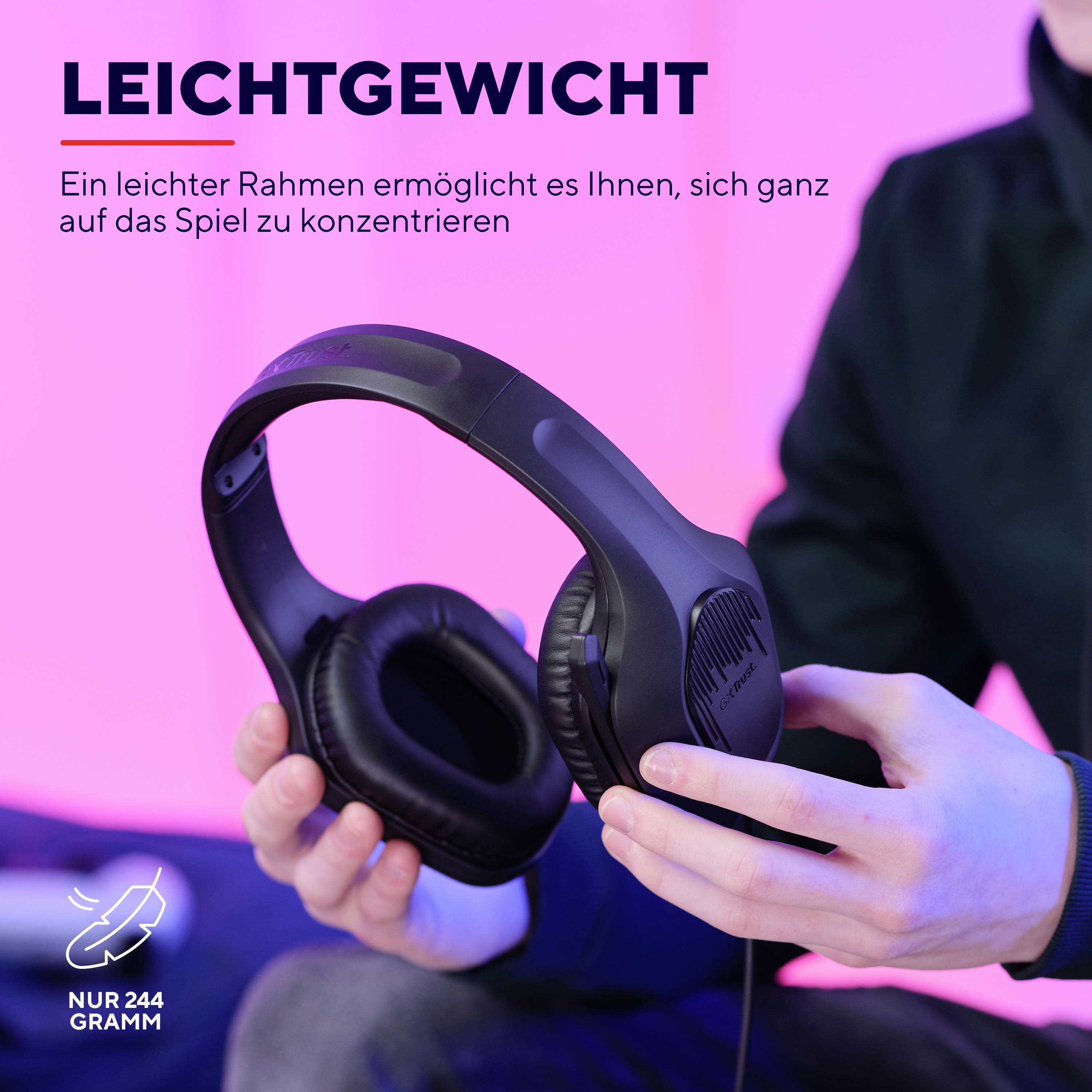 Leichter Kopfhörer wird von einer Person gehalten. Text: 'Leichtgewicht' und 'Nur 244 Gramm'. Vermittelt Komfort beim Spielen.