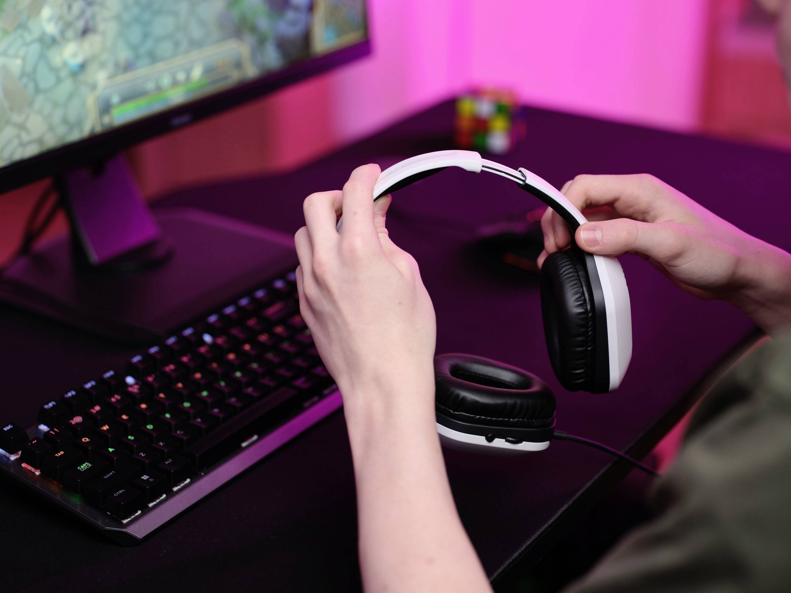 Trust GXT415W ZIROX Over Ear Headset kabelgebunden Stereo Weiß Gaming