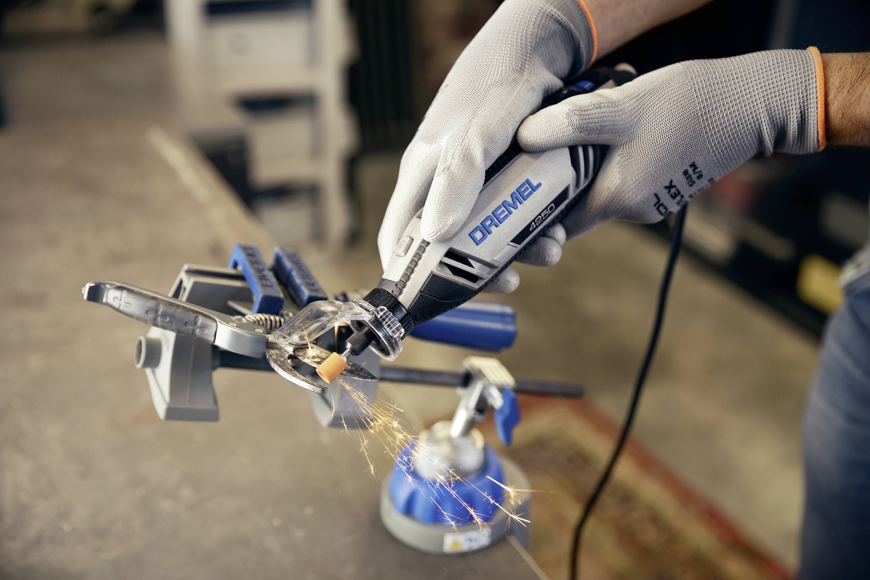 Dremel 4250-1/35 F0134250KA Multifunktionswerkzeug mit Zubehör