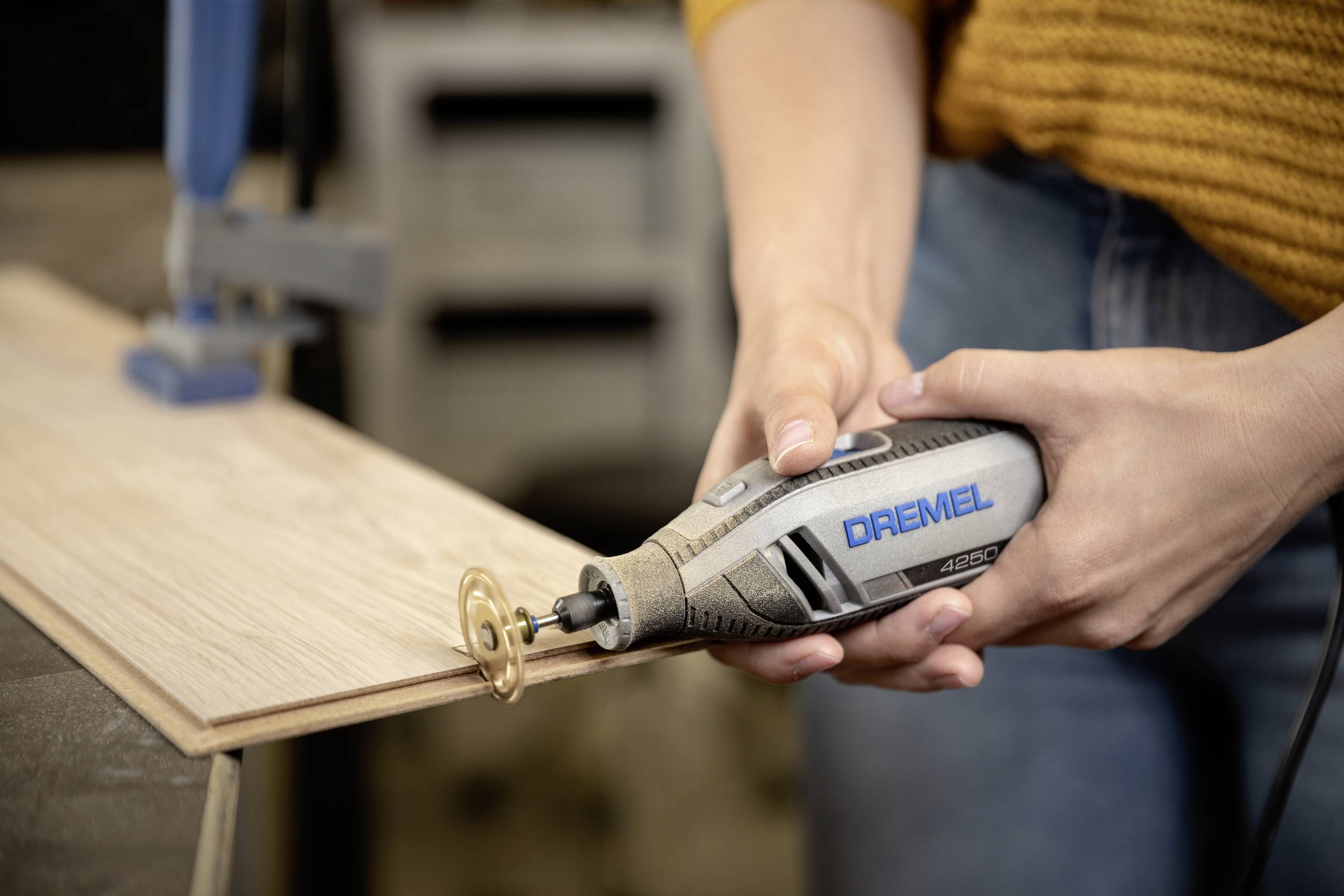 Dremel 4250-1/35 F0134250KA Multifunktionswerkzeug mit Zubehör