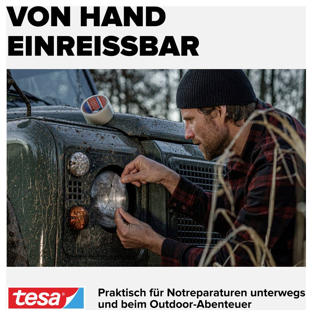 Ein Mann repariert ein Auto mit Klebeband im Freien. Text oben: 'Von Hand einreissbar'. Text unten: 'Praktisch für Notreparaturen unterwegs und beim Outdoor-Abenteuer'.