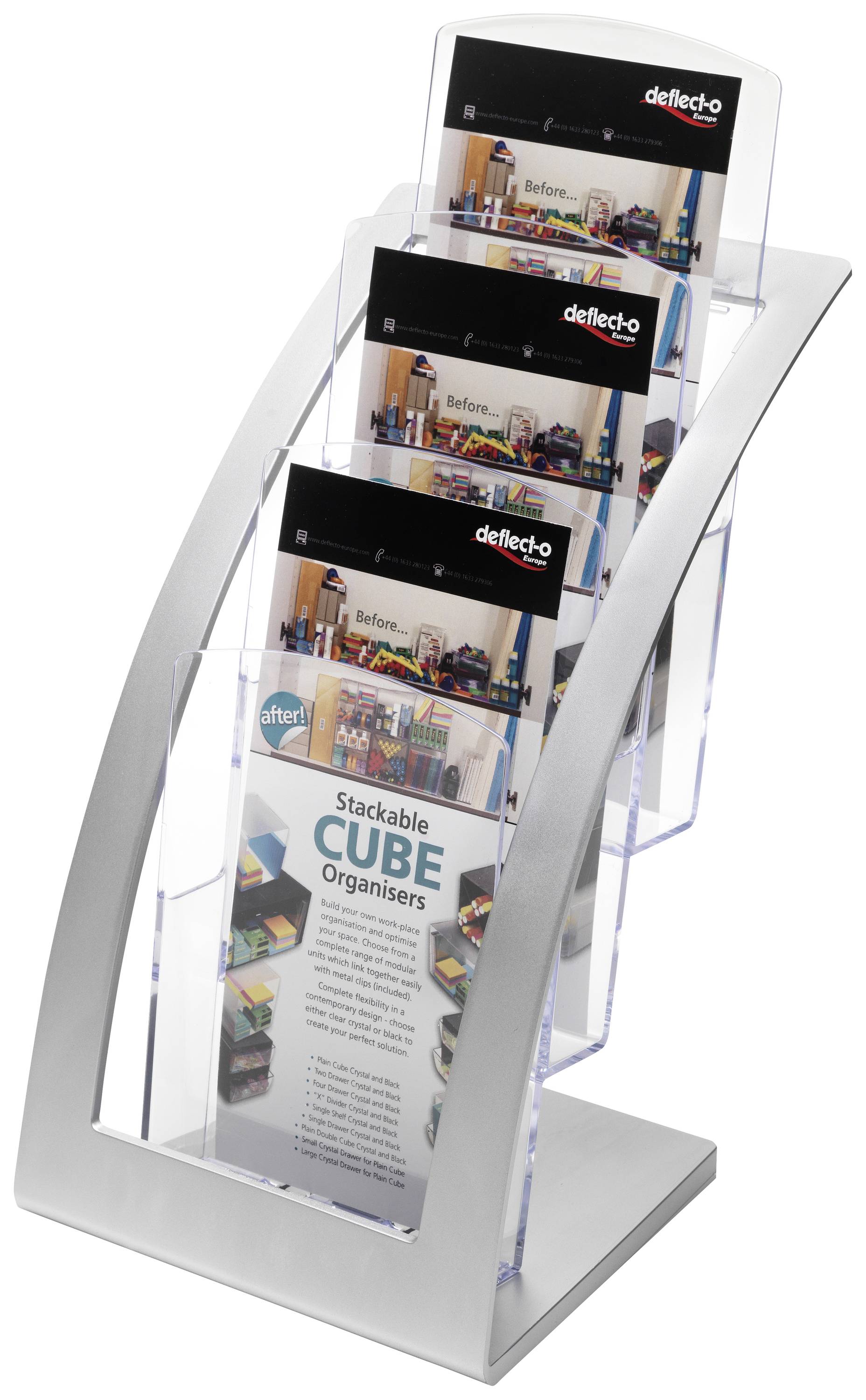 Ein transparenter Ständer mit mehreren Fächern, die Werbeprospekte für 'Cube Organisers' enthalten. Die Prospekte zeigen organisierte Regale.