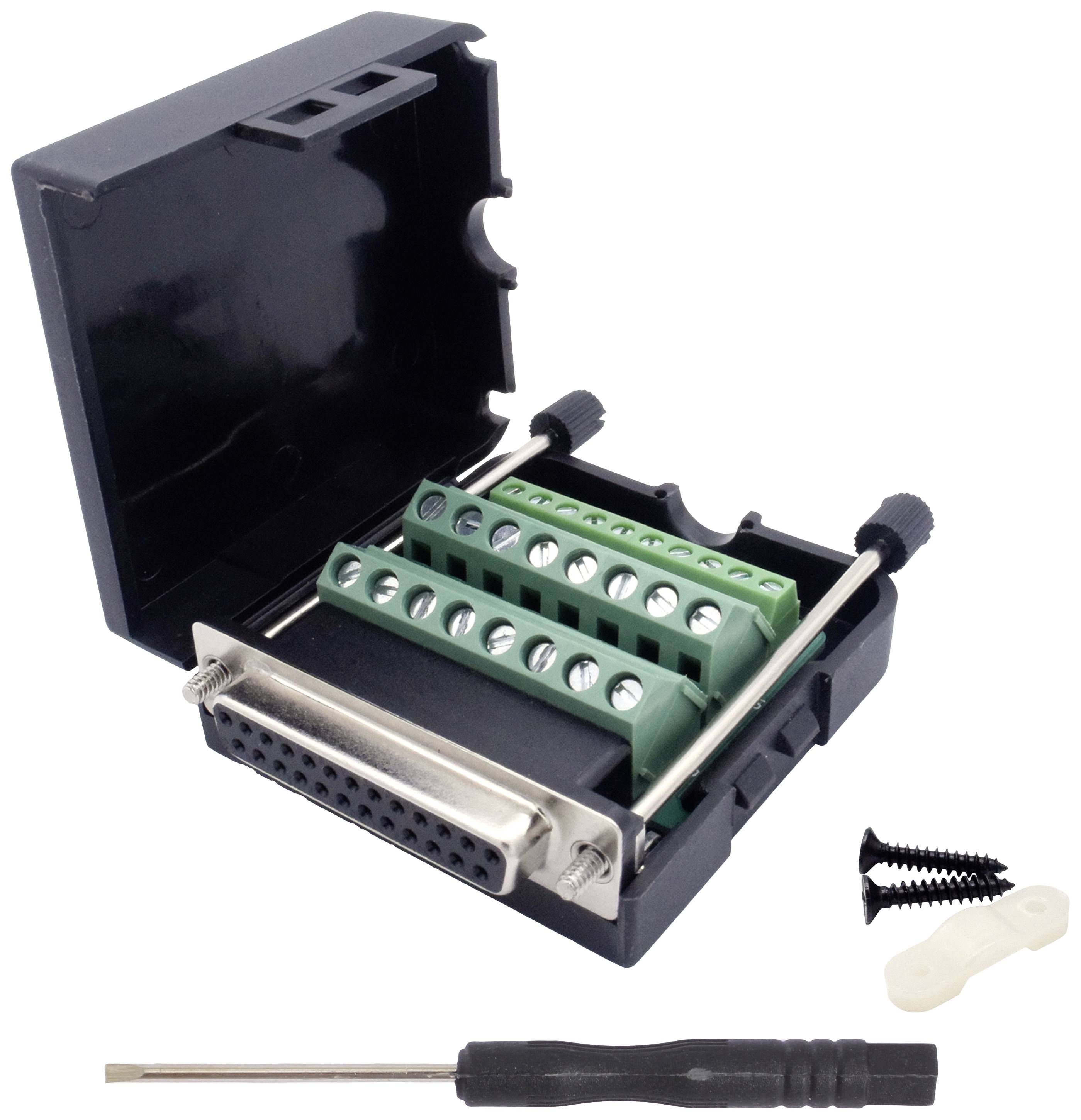 Ein offener Steckeradapter mit grünen Klemmen, Schrauben und einem kleinen Schraubendreher. Adapter ist für elektrische Verbindungen.