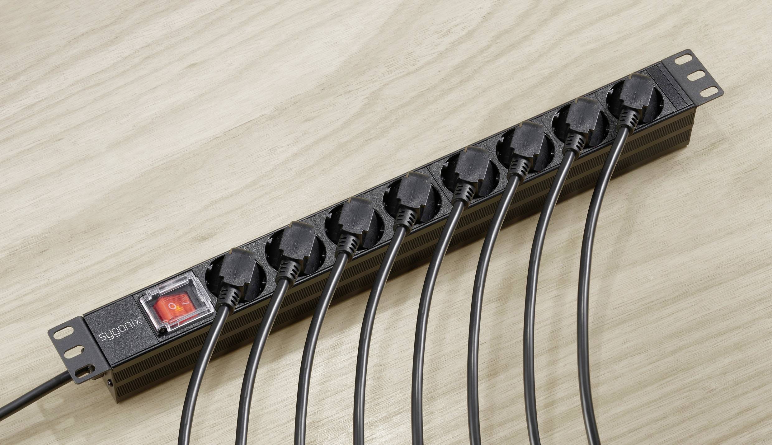 Sygonix SY-5799002 Steckdosenleiste 19 Zoll 8fach Schwarz Schutzkontakt 1St.