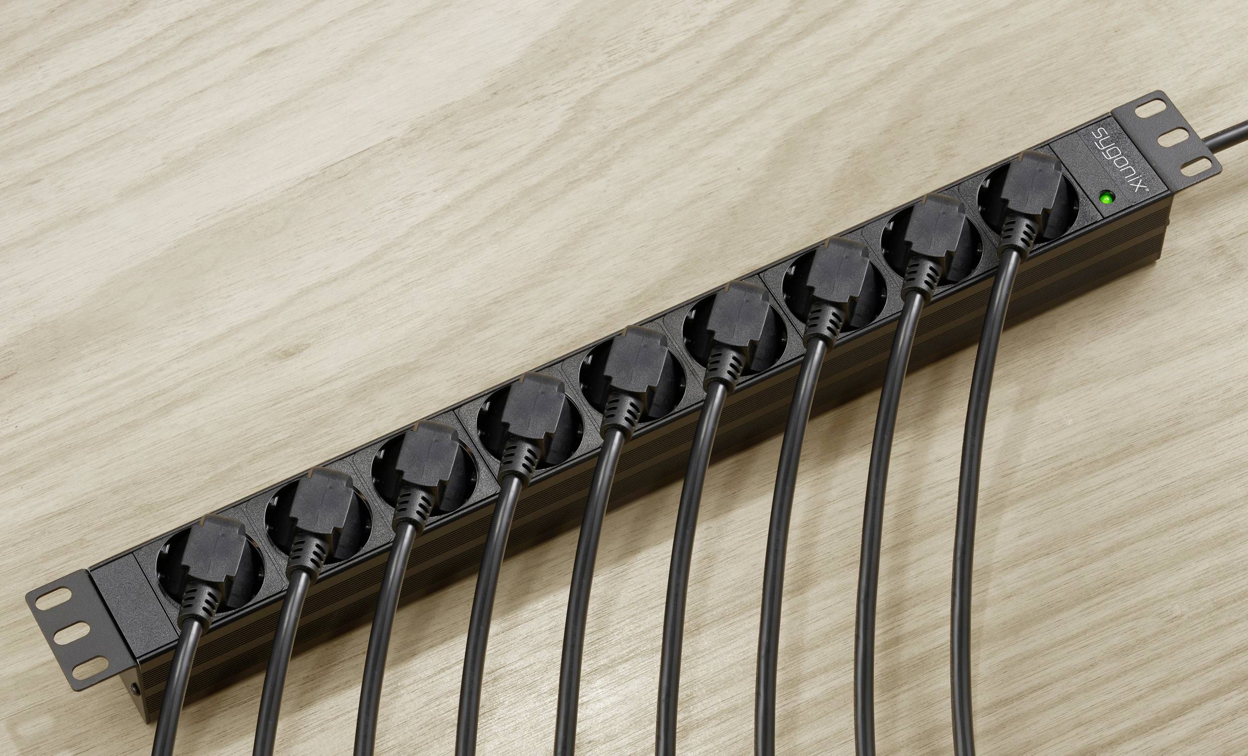 Sygonix SY-5799004 Steckdosenleiste 19 Zoll 9fach Schwarz Schutzkontakt 1St.