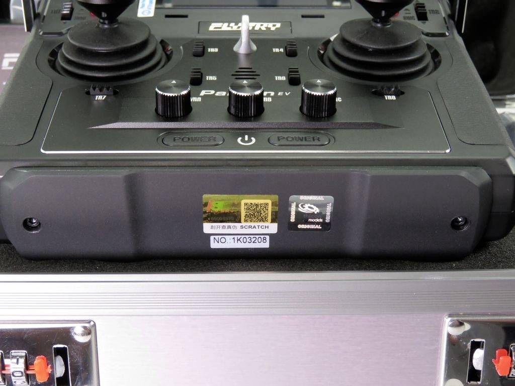 FlySky Paladin PL18EV Flag Pult-Fernsteuerung 2,4GHz Anzahl Kanäle: 18