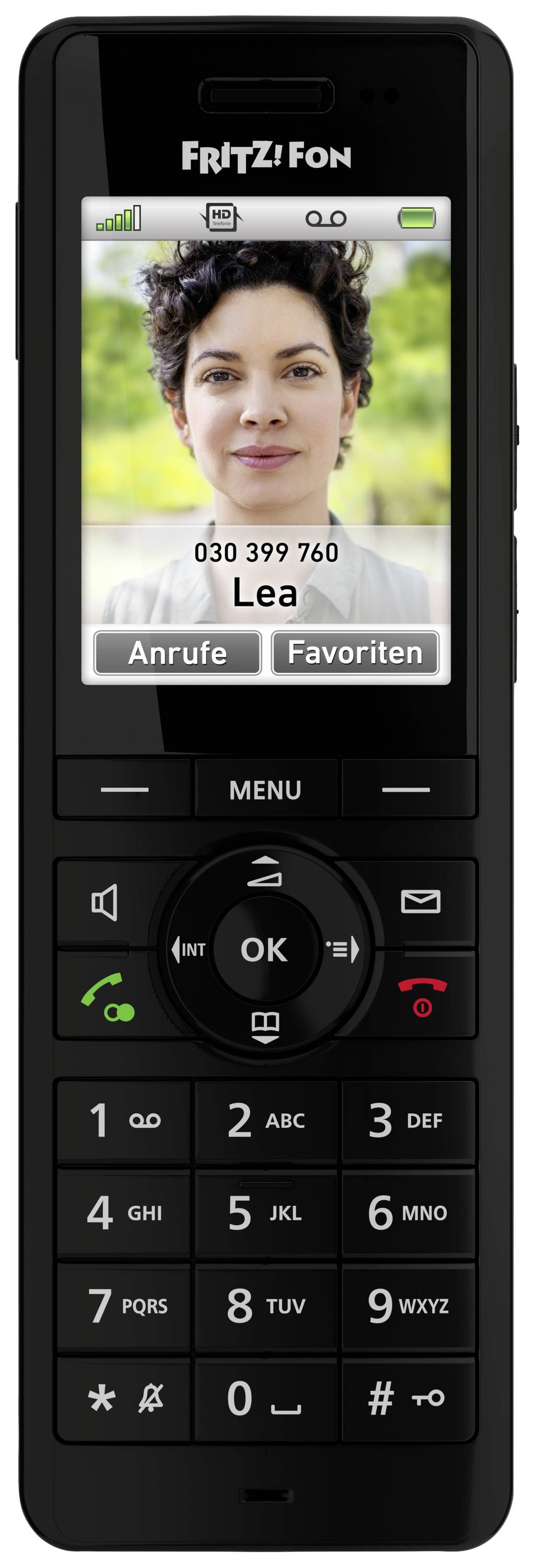Ein schnurloses Telefon mit Farbdisplay zeigt das Foto einer Person 'Lea' und die Nummer '030 399 760'. Optionen für 'Anrufe' und 'Favoriten' sind sichtbar.