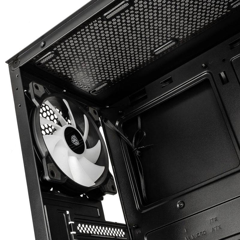 Ein PC-Gehäuse mit eingebautem Lüfter und Kabelmanagement, offene Seitenansicht.