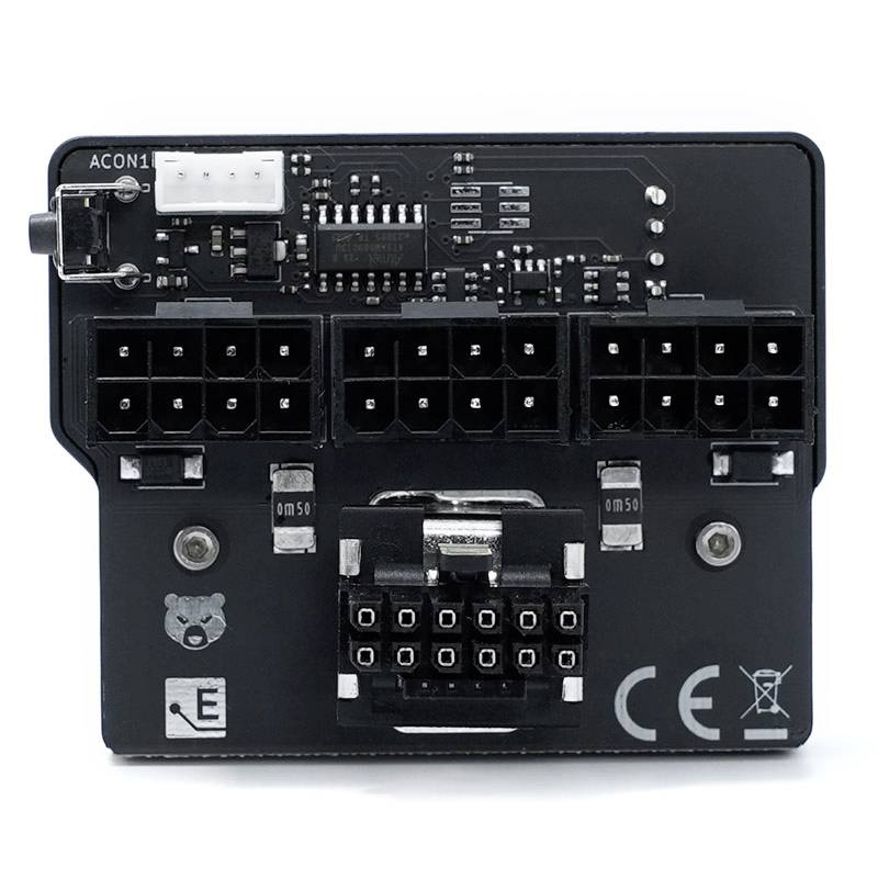 Schwarzes elektronische Modul mit mehreren Steckverbindern und Schaltungen.