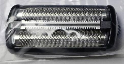 Rasiererkopf-Ersatzteil für einen elektrischen Rasierer in Kunststoffverpackung. Enthält zwei Scherfolien und Schneidklingen.