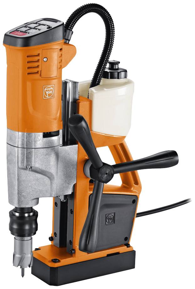 Magnetbohrmaschine in orange mit Handgriffen und metallischem Bohrkopf. Funktionen: Stabilität bei magnetischem Halt, präzises Bohren.