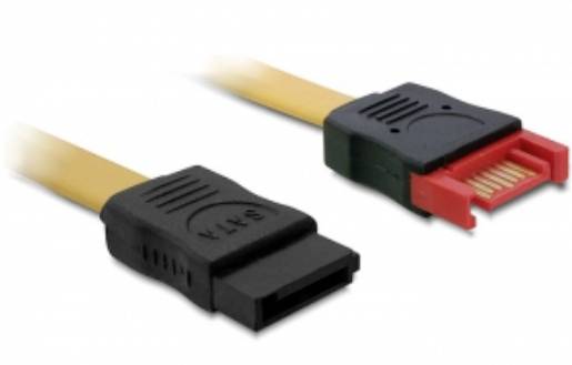 SATA-Kabel mit schwarzem und rotem Anschluss, zur Verbindung von Computer-Komponenten, vor weißem Hintergrund.