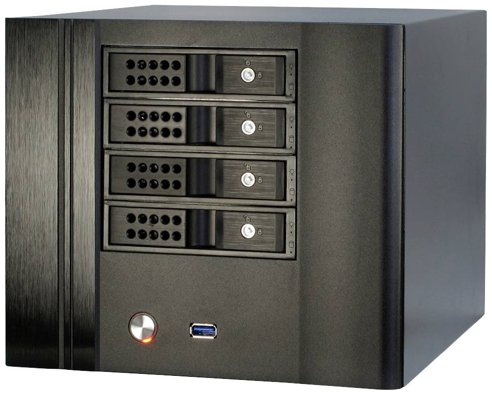 Ein schwarzes, quadratisches Computergehäuse mit vier Festplattenschächten, einem USB-Anschluss und einem orange beleuchteten Netzschalter.