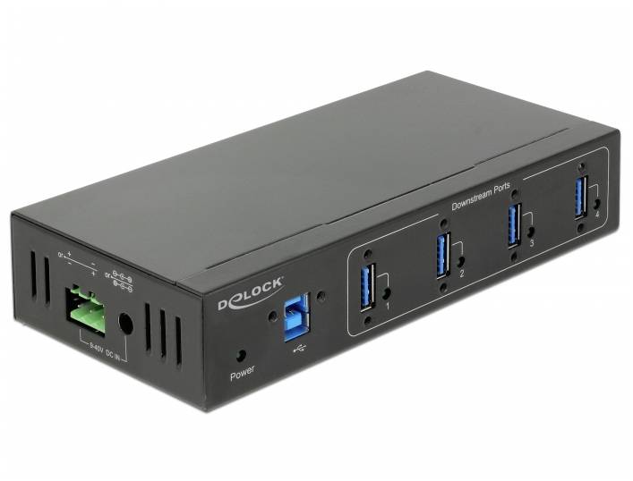 Ein schwarzer USB-Hub von Delock mit vier blauen USB-3.0-Ports für Downstream-Verbindungen und einem grün gekennzeichneten Anschluss links.