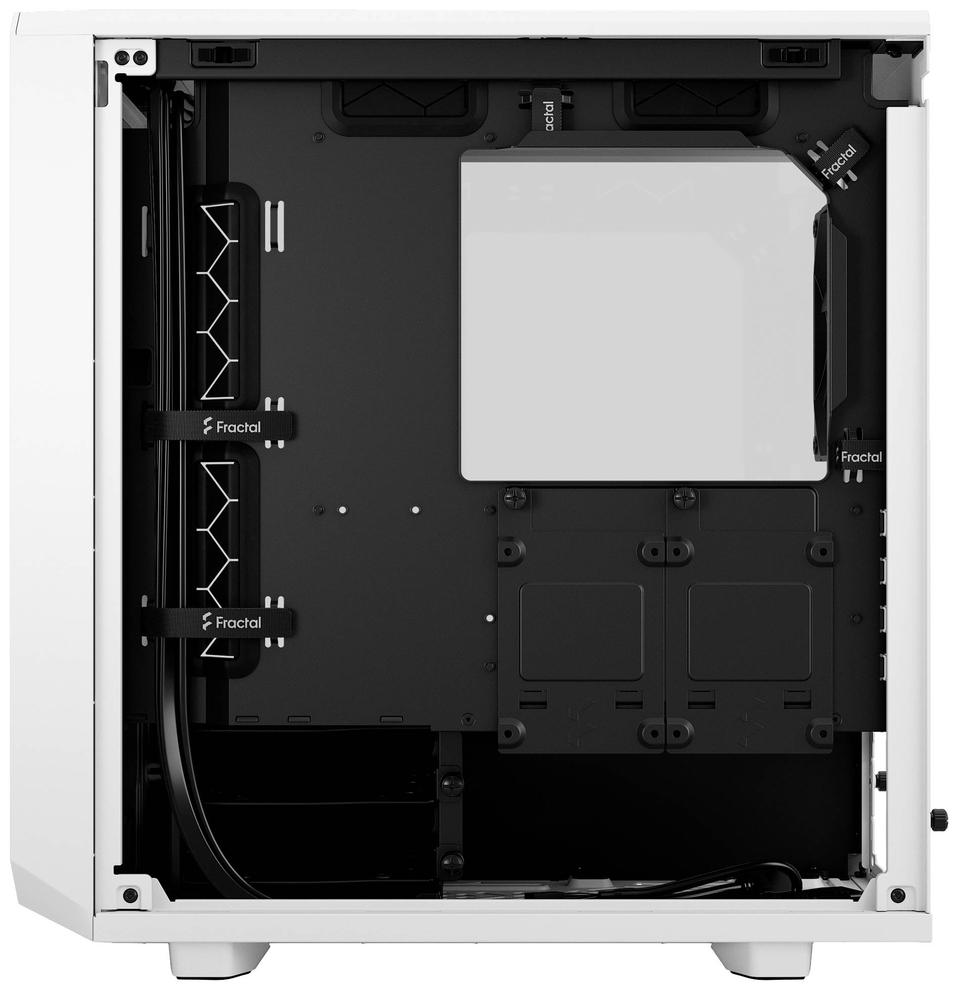 Offenes Computergehäuse mit freiem Innenraum; schwarze Kabel und Halterungen sichtbar. Geeignet für den Einbau von PC-Komponenten.