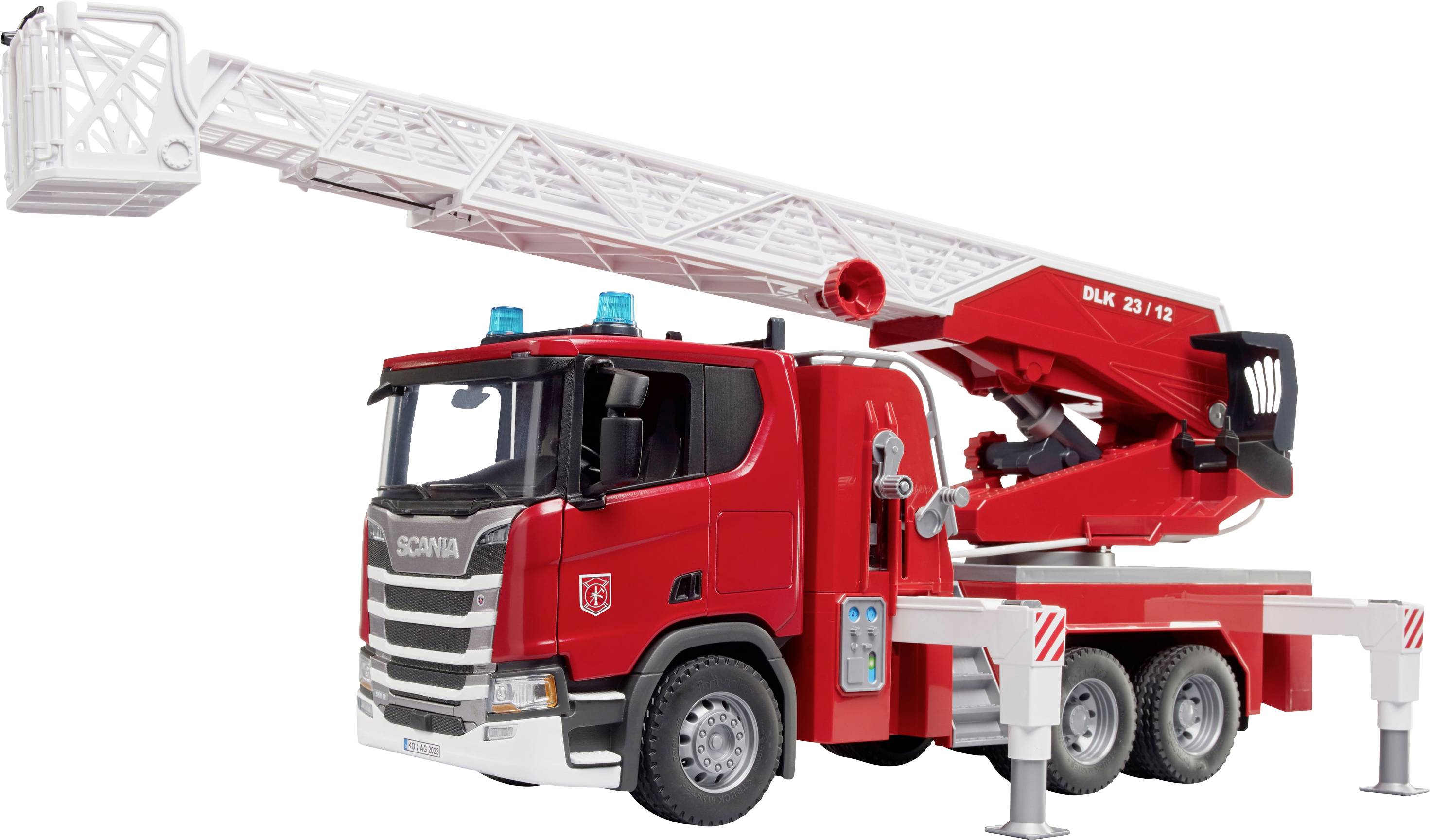 Ein rotes Spielzeug-Feuerwehrauto mit ausgefahrener Leiter, die für Rettungseinsätze verwendet wird.