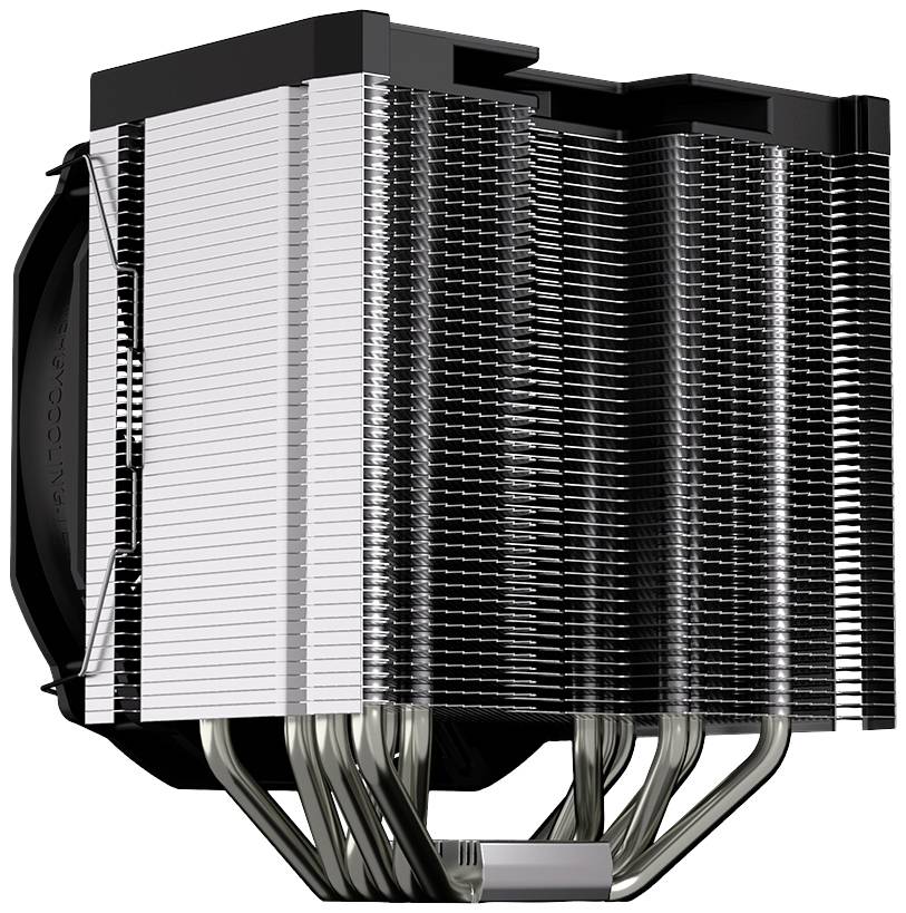 Großer CPU-Kühler aus Metall mit mehreren gestapelten Kühlrippen und Heatpipes für effiziente Wärmeableitung.