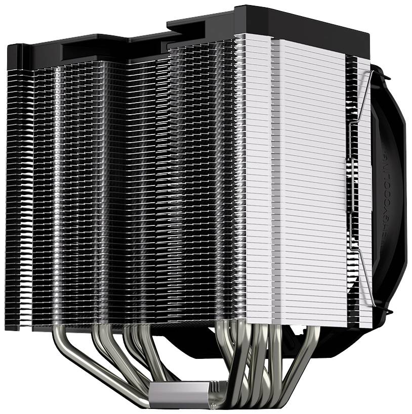 Ein großer CPU-Kühler mit mehreren Metalllamellen und sechs Heatpipes zur effizienten Wärmeableitung.